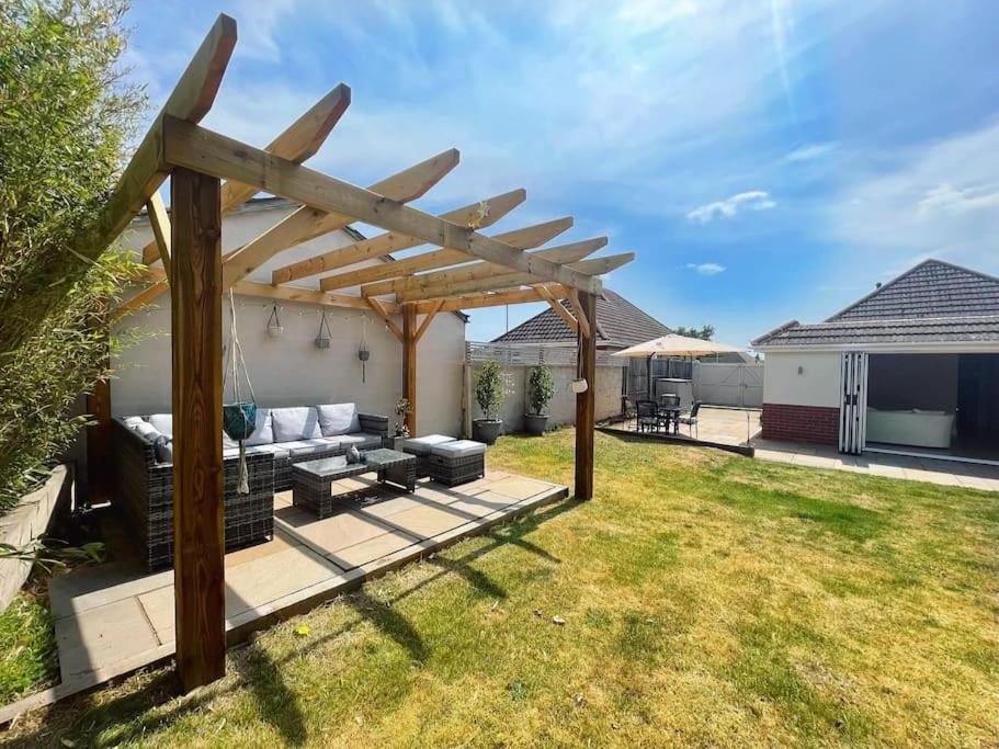 Modern, Central Bungalow With Large Garden Bournemouth Exterior foto