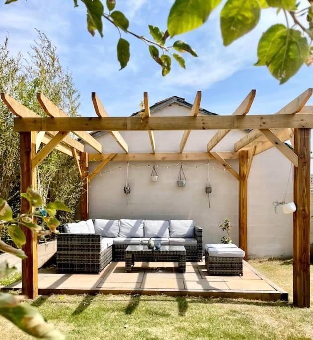 Modern, Central Bungalow With Large Garden Bournemouth Exterior foto